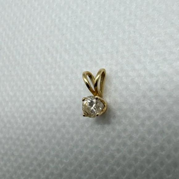 14k Yellow Gold Diamond Solitaire Pendant Round 4 Prong, 0.15 TCW, 0.24g - Picture 3 of 15